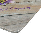 Leidenschaft Blume auf rustikalem Wetterglas Schneidebrett (Ecke)