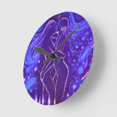 leidenschaftlicher lesbischer Kuss Runde Wanduhr (Winkel)