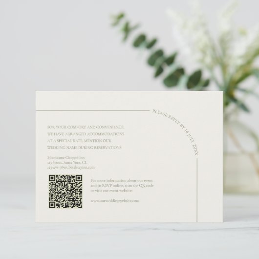 Leinen & Salbeigrün mit QR-Code Boho Minimalist RSVP Karte (Stehend Vorderseite)