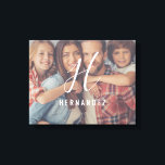 Leinwand der personalisierten Monogramm-Fotos<br><div class="desc">Personalisieren Sie Ihre Zuhause mit einer einzigartigen Foto-Leinwand mit Ihrem Monogramm oder Initial sowie einem Foto mit Ihrer eigenen Familie!</div>