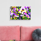 Leinwand mit mehrfarbigen Stiefmütterchen (Insitu (Wohnzimmer))