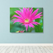 Leinwand zur Blume in hellrosa (Insitu (Holzboden))