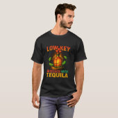 Leise besessen von Tequila-Zitat T-Shirt (Vorne ganz)