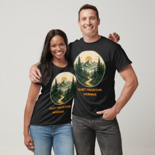 Leises Bergmorgen Natur-Abzeichen T-Shirt