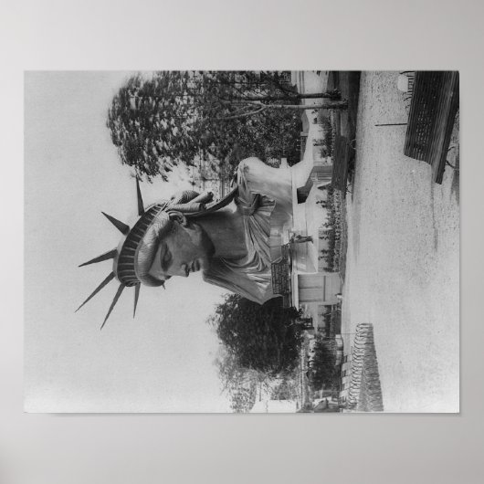 Leiter der Freiheitsstatue im Pariser Park Poster (Vorne)