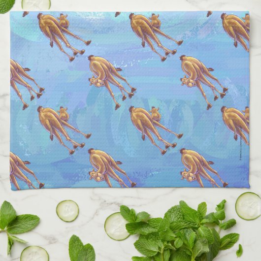 Leiter und Schwanz Camel Pattern auf blau Geschirrtuch (Gefaltet)