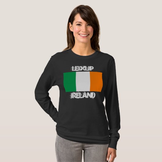 Leixlip, Irland mit irischer Flagge T-Shirt (Vorne ganz)