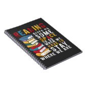 Lektüre gibt uns etwas Platz zum sonnigen Sprichwo Notizblock (Rechte Seite)