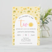 Lemon 2. Geburtstags-Foto Einladung (Stehend Vorderseite)