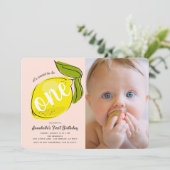 Lemon Baby Pink Foto 1. Geburtstag Einladung (Stehend Vorderseite)