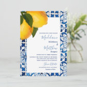 Lemon Blue Mediterranean Tile Chic Stilvolle Hochz Einladung (Stehend Vorderseite)