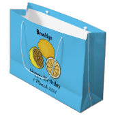 Lemon Cartoon Illustration Große Geschenktüte (Vorderseite Schrägansicht)