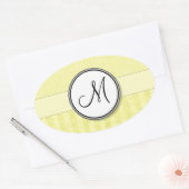 Lemon Cream Damask mit Streifen und Monogramm Ovaler Aufkleber (Umschlag)