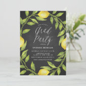 Lemon Greenery Wreath Rustic Chalkboard Abschluss Einladung (Stehend Vorderseite)