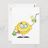 Lemon hält ein Glas mit Limonade Postkarte (Vorne/Hinten)