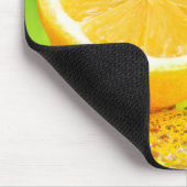 Lemon in Scheiben und Wassertropfen Mousepad (Ecke)
