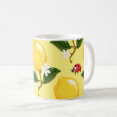 Lemon Ladybug: Tropisch Gelbes Muster. Kaffeetasse (VorderseiteRechts)