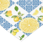 Lemon Mediterranean French Country Tile Pattern Tischdecke (Schrägansicht)