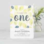 Lemon Muster 1. Geburtstagsfeier Party Einladung (Stehend Vorderseite)