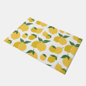 Lemon Muster Retro Frucht gelb auf weiß Fußmatte (Schrägansicht)