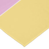 Lemon Raspberry Squares Tischdecke (Schrägansicht)