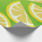 Lemon Slices on Lime Green Background Geschenkpapier (Ecke)