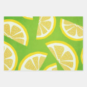 Lemon Slices on Lime Green Background Geschenkpapier Set (Vorderseite)