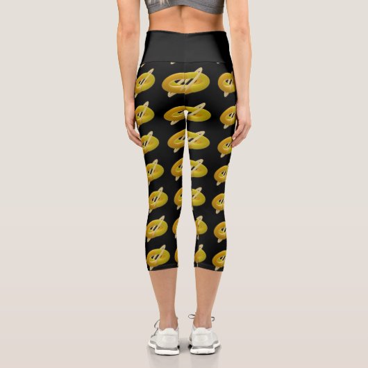 Lemon und Creme Design Muster in schwarz Capri Leggings (Rückseite)