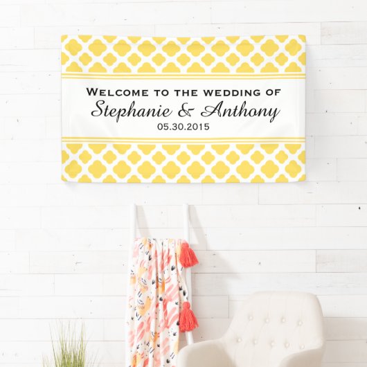 Lemon Yellow and White Quatrefoil Pattern Hochzeit Banner (Insitu)