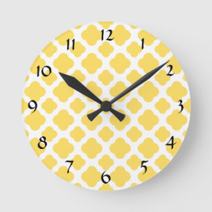 Lemon Yellow and White Quatrefoil Pattern Runde Wanduhr
