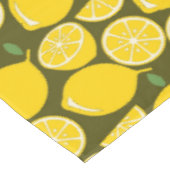 Lemon Yellow Modern Fun Niedlich Tischdecke (Schrägansicht)