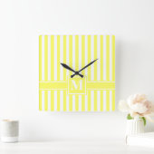Lemonade Modern Stripe with Monogram Quadratische Wanduhr (Zuhause)