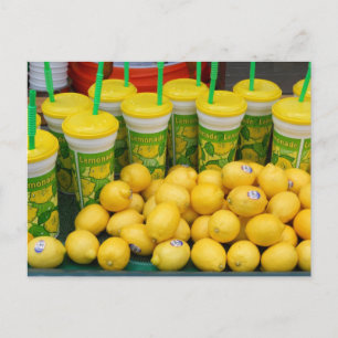 Lemonade Stand Cups und Lemons Festival Fotografie Postkarte