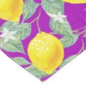 LEMONOBST IN LILA HINTERGRUND TISCHDECKE (Schrägansicht)