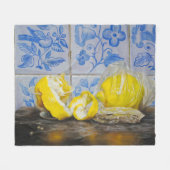 Lemons and Azulejos — Classic Blue & Yellow Still Fleecedecke (Vorderseite (Horizontal))
