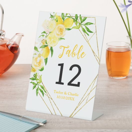Lemons and Foliage Wedding Table Number Sockelschild (In Situ)