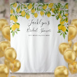 Lemons Blossom Brautparty Foto Stand Hintergrund Wandteppich<br><div class="desc">Dieses elegante botanische Brautparty oder das Duschkabinett für Paare mit Zitronengrün sind personalisiert mit Ihren besonderen Veranstaltungsinformationen. Entwickelt von Thisisnotme©</div>