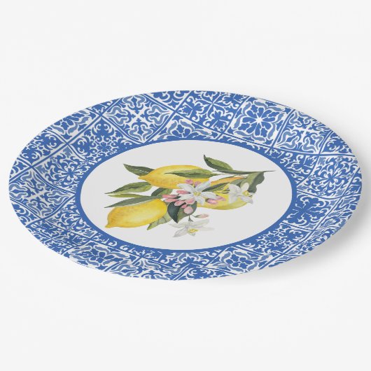 Lemons & Blue Mediterrane Tile Polterabend Pappteller (Schrägansicht)