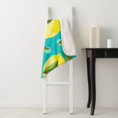 Lemons Polka Dot: Blue Background. Sherpadecke (Beispiel)