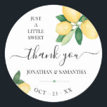 Lemons Wedding Brautparty Vielen Dank Runder Aufkleber<br><div class="desc">Fügen Sie dem Design Namen und Datum hinzu. Für weitere Anpassungen (Schriftart, Stil des Schriftartes, Entfernen oder Verschieben von Elementen), klicken Sie auf Personalisieren, scrollen Sie nach unten und klicken Sie auf den Link "Klicken Sie, um weiter anzupassen". ** Bitte lesen Sie die vollständige Auflistung für die passende Einladung, Brautparty-Spiele,...</div>