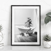 Lemur in einer Badewanne Poster