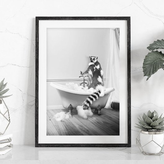Lemur in einer Badewanne Poster