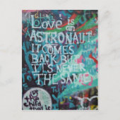 Lennon Wall: Liebe ist wie ein Astronaut-Graffiti Postkarte (Vorderseite)