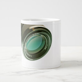 Lens van een fotocamera, een scherpe blik. Jumbo-Tasse