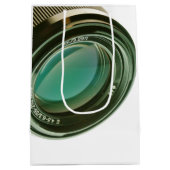 Lens van een fotocamera, een scherpe blik. mittlere geschenktüte (Rückseite)
