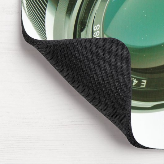 Lens van een fotocamera, een scherpe blik. mousepad (Ecke)