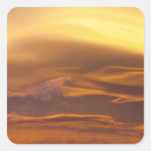 Lenticuläre Wolke bei Sonnenuntergang Quadratischer Aufkleber