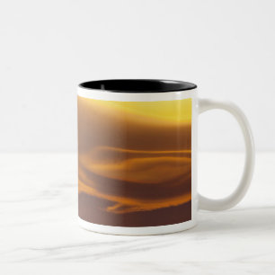 Lenticularis-Wolke bei Sonnenuntergang Zweifarbige Tasse
