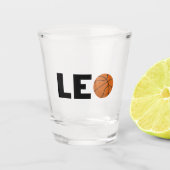 Leo Basketball Schnapsglas (Vorderseite)