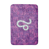 Leo Sign auf Girly Pink Fuchsia Digitale Camouflag Badematte (Vorderseite Vertikal)